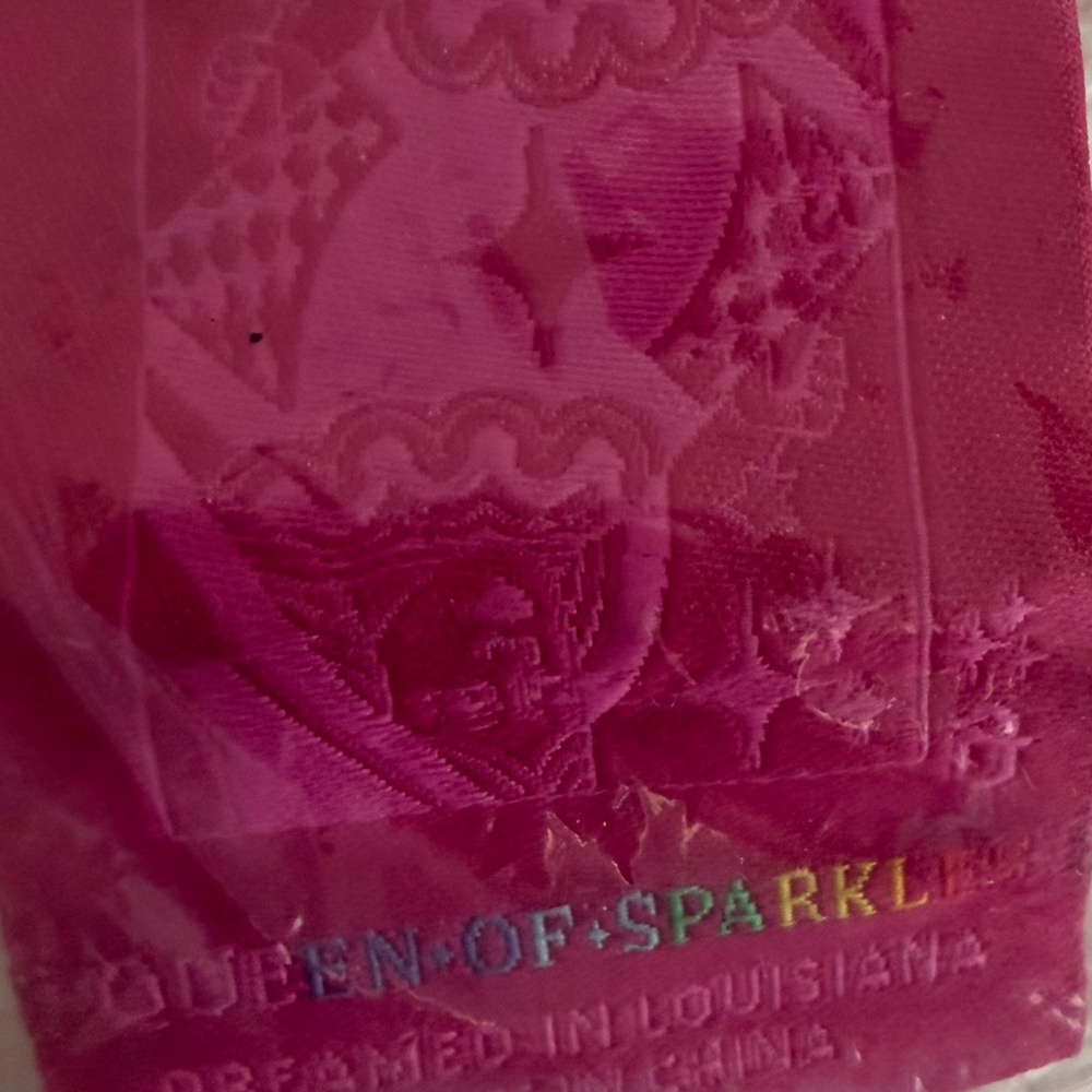 QUEEN OF SPARKLES White, Pink & Red Graphic Crewneck Sweater 1/2 price - Picture 4 of 5